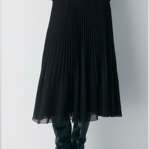 Aritzia Wilfred Twirl Pleated Skirt